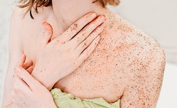 Imagem para ilustrar texto de blog sobre cuidar da pele e evitar o envelhecimento.